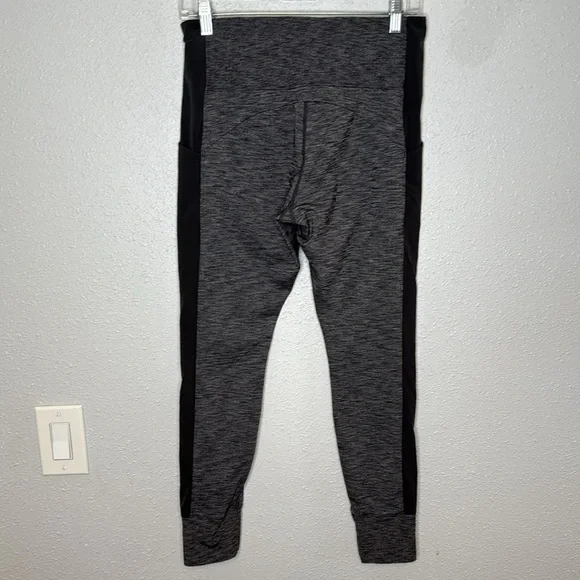 Athleta Women's Gray Excursion Hybrid Leggings Size Medium - Picture 6 of 6